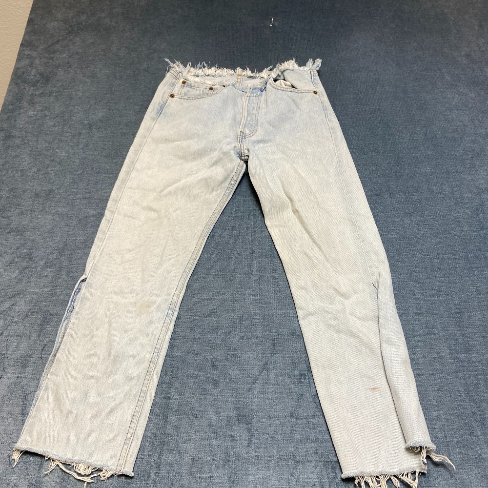 Levi's Capri Jeans Women 28x24.5 Blue Denim Low Rise Medium Wash Raw Hem Outdoor